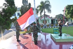 Upacara Bendera di Makodim 0726/Sukoharjo, Dandim ajak siswa-siswi SDN 1 Mulur cinta tanah air sejak usia dini